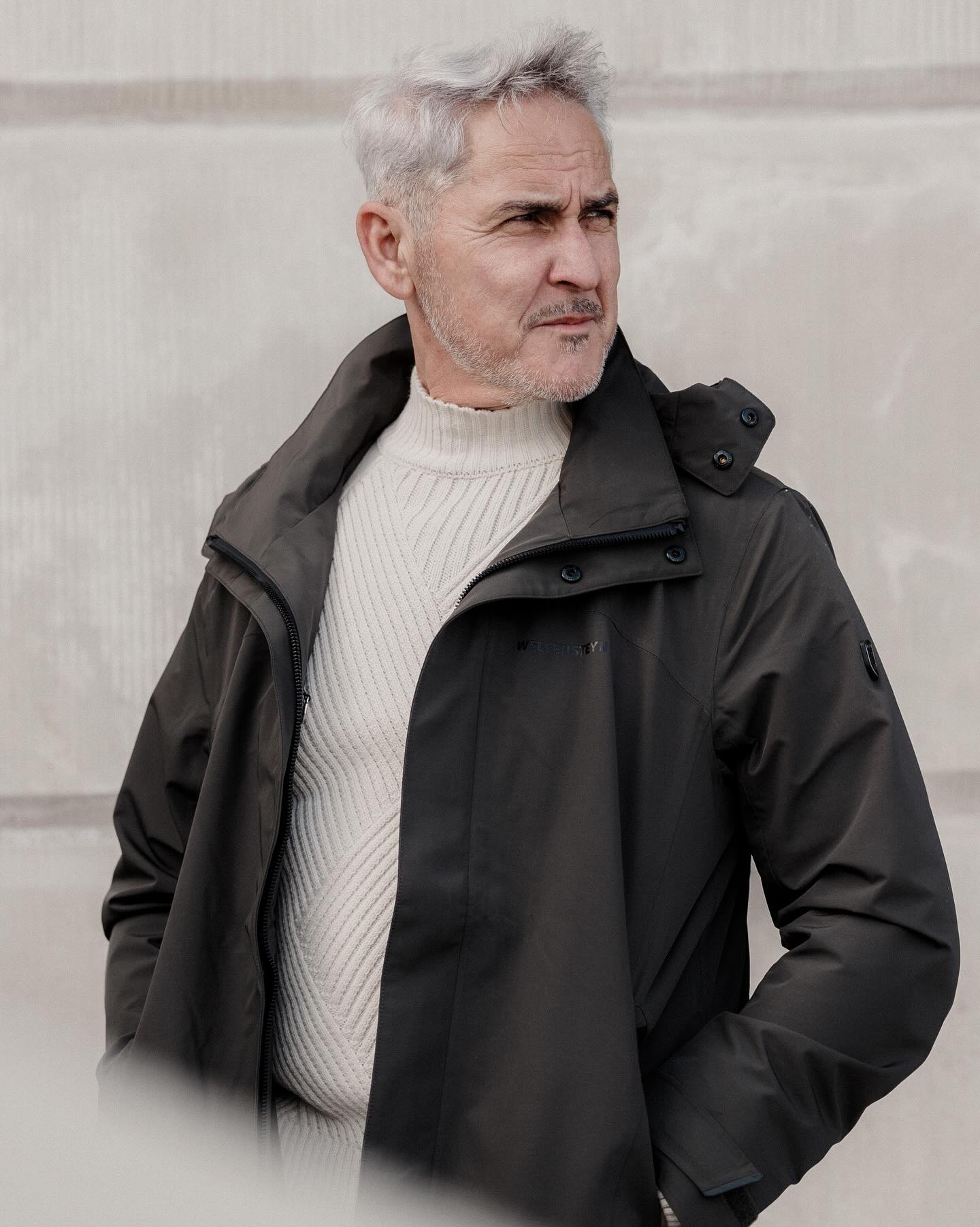 Matt textúra, letisztult fazon, Blackarmy árnyalat. #wellensteyn #wellensteynhungary #divat #ruha #outfit #fashion #wellensteynpulóver #pulóver #womensfashion #mensfashion #newseason #newcollection #újkollekció #autumnfashion